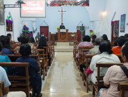 Polisi dan TNI Lakukan Pengamanan Ibadah Natal di Gereja