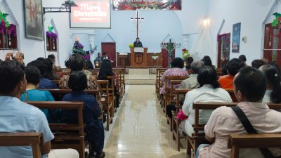 Polisi dan TNI Lakukan Pengamanan Ibadah Natal di Gereja
