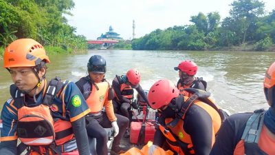 Pencarian Tiga Hari Berakhir, Tim Gabungan Temukan Jasad Remaja Tenggelam di Sungai Brantas