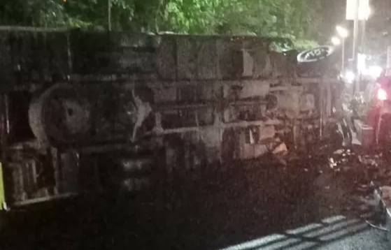 Truk Asal Pasuruan Terguling di Depan Polres Nganjuk, Pengemudi Selamat
