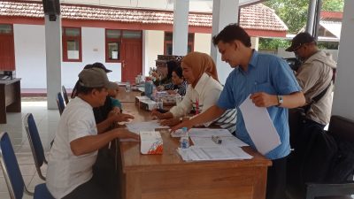 Sebanyak 24 Warga Desa Tiron Terima Pembayaran Tanah Pengganti Kas Desa untuk Proyek Tol Akses Bandara