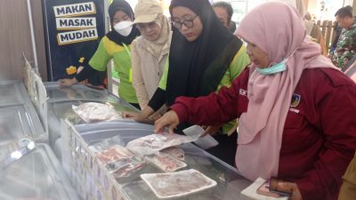 Sidak Makanan-Minuman, Petugas Temukan Daging Kemasan Tanpa Label dan Merek