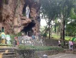 Libur Natal, Kawasan Gereja Puh Sarang Ramai Dikunjungi Peziarah