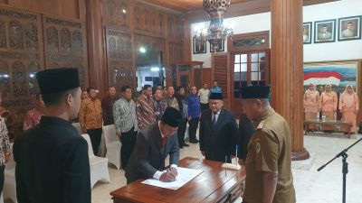 Tri Hariadi Resmi Dilantik sebagai Kepala Disnakertrans Tulungagung, Bupati Segera Ajukan Calon Pj Sekda ke Gubernur Jatim