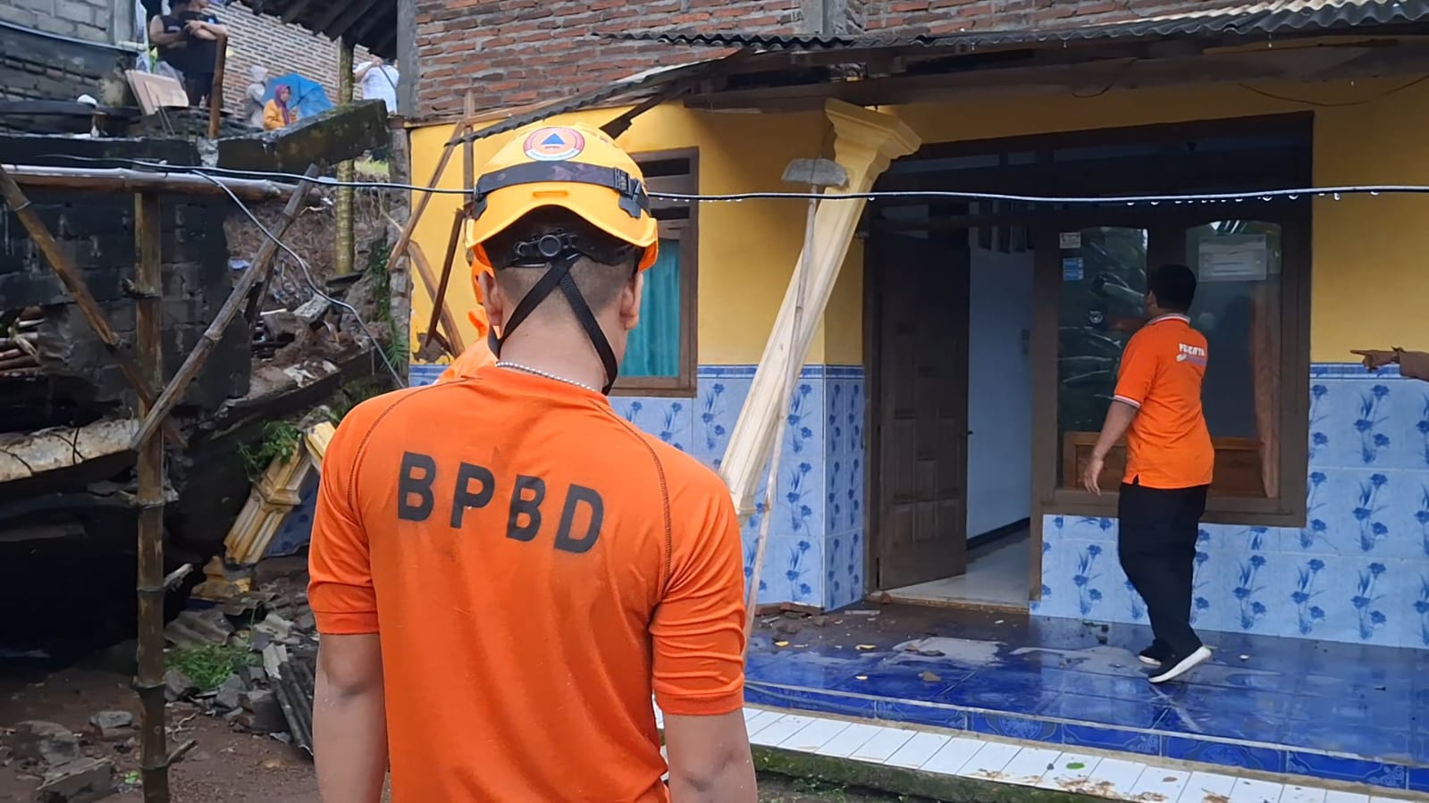 Hujan Lebat Picu Longsor di Desa Punjul Tulungagung, Satu Rumah Warga Rusak