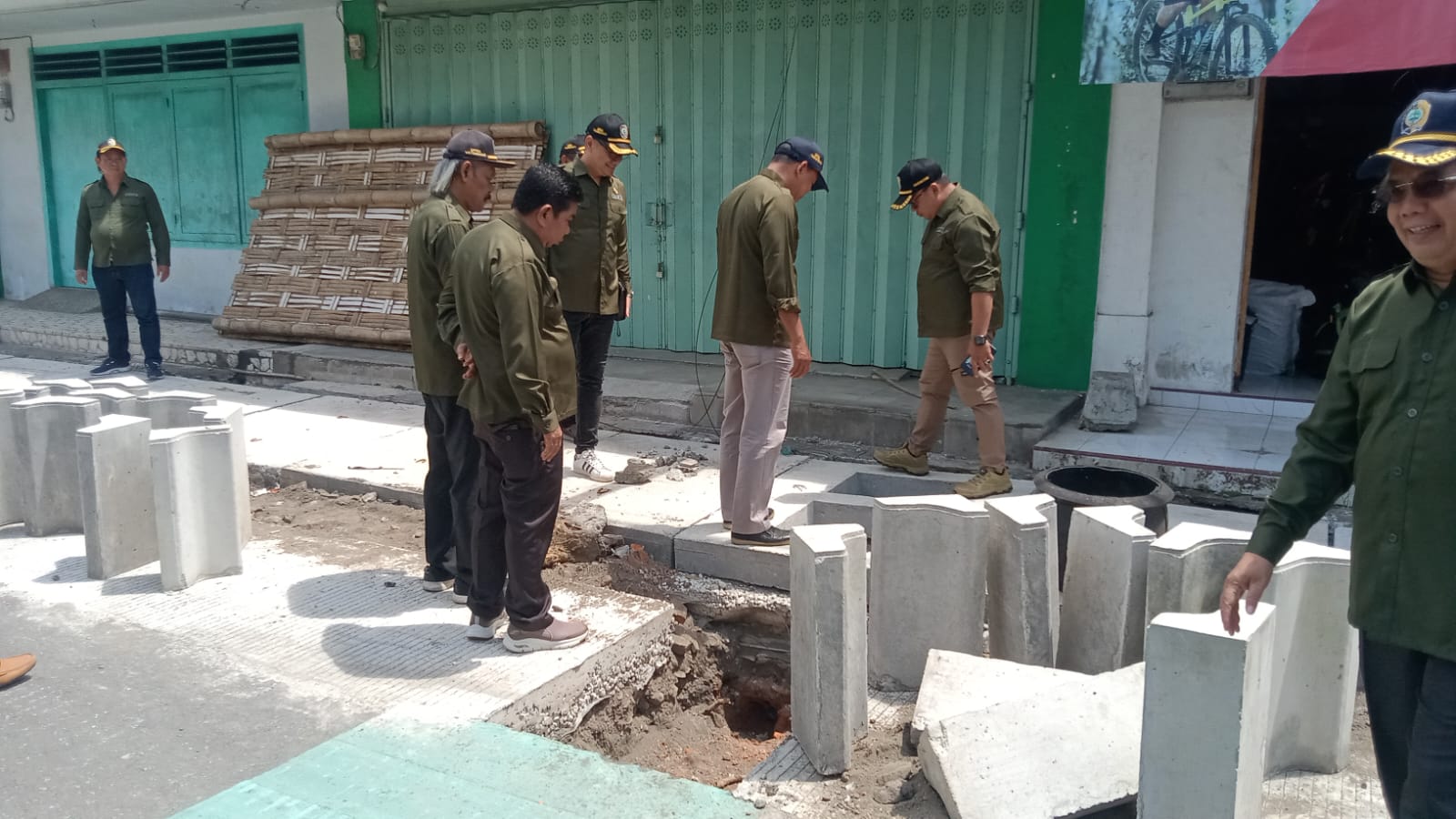 Pembangunan Trotoar dan Gorong-Gorong di Jalan Teuku Umar Tulungagung Dipastikan Rampung Akhir 2025