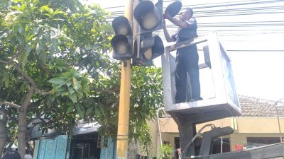 Sejumlah Lampu Lalu Lintas di Pusat Kota Tulungagung Rusak, Dishub Langsung Turun Tangan