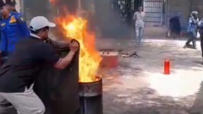 Damkar Satpol PP Kabupaten Kediri Latih Warga Keniten Mojo Cegah Kebakaran