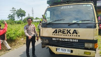 Kendarai Motor Terlalu ke Kanan, Pemuda di Tulungagung Alami Kecelakaan dan Tabrak Truk