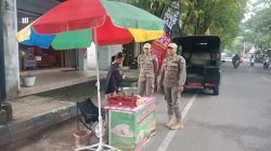 Satpol PP Tulungagung Sterilkan PKL di Zona Penilaian Adipura