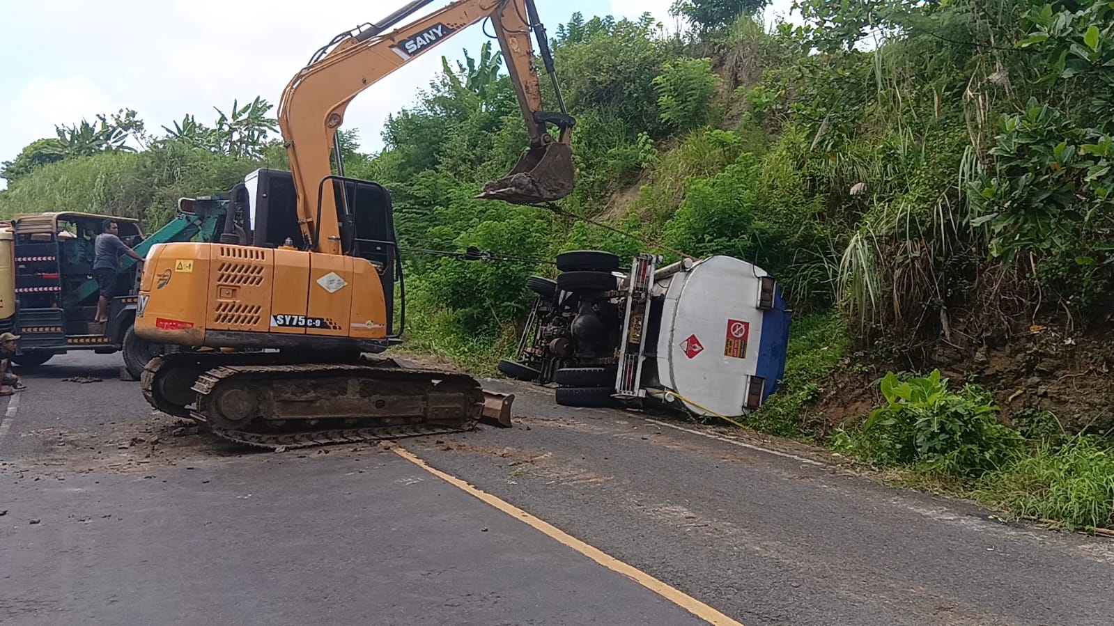 Pertamina Angkat Suara Soal Kejanggalan Truk Pengangkut Solar Terguling di JLS Tulungagung