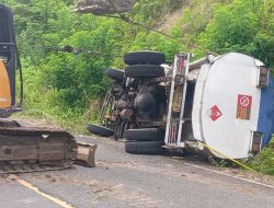 Penanganan Truk Pengangkut Solar Terguling di JLS Tulungagung Masih Berproses