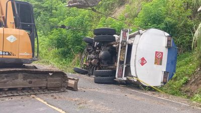 Penanganan Truk Pengangkut Solar Terguling di JLS Tulungagung Masih Berproses