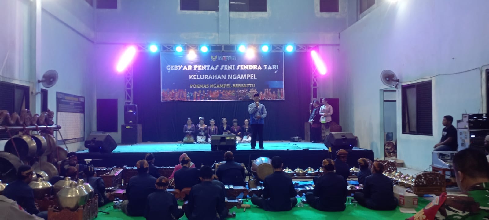 Kelurahan Ngampel Gelar Malam Pentas Seni, Warga Teguhkan Identitas Budaya Lokal