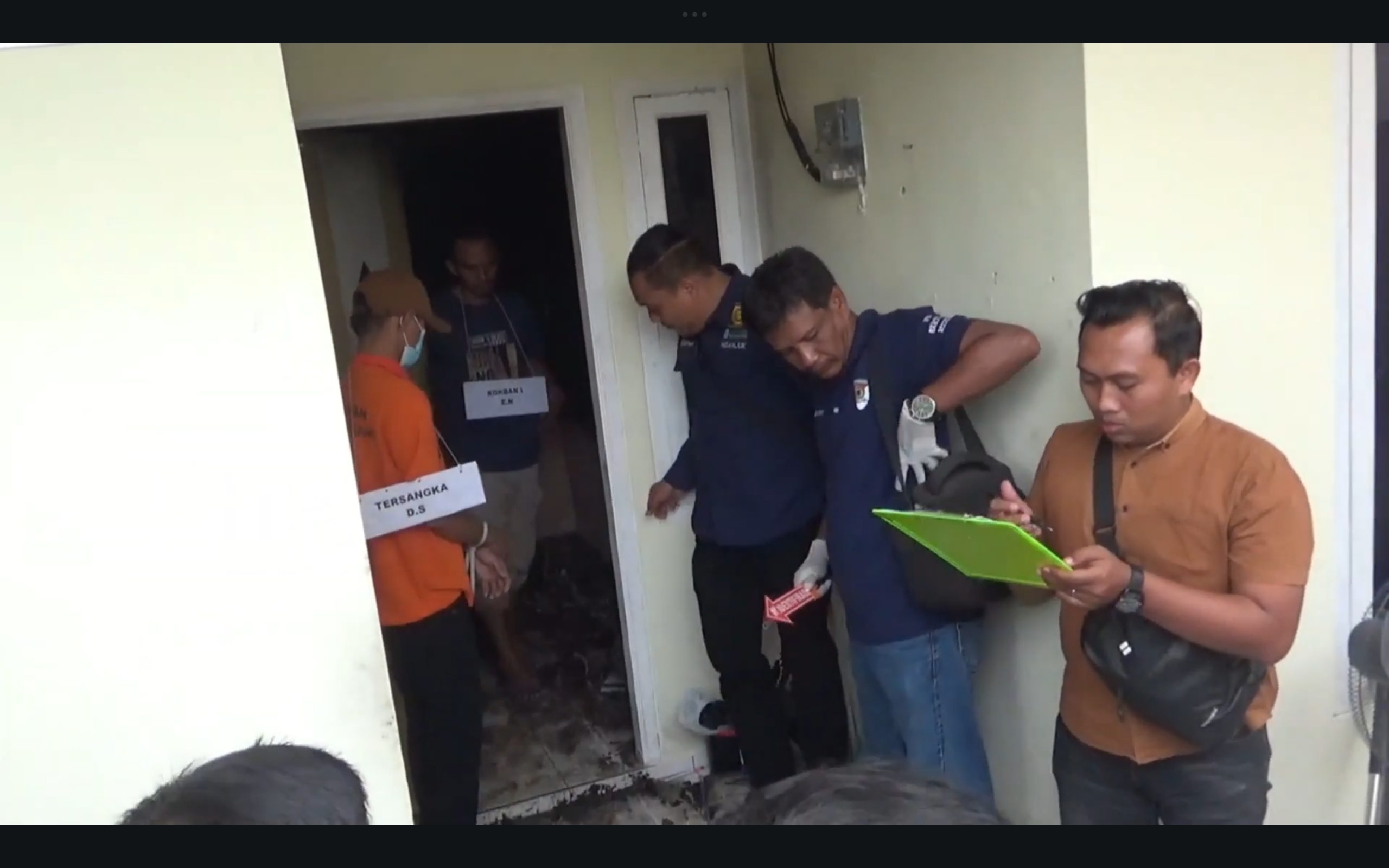 Rekonstruksi 57 Adegan, Danang Susilo Peragakan Detik-Detik Pembunuhan Bhayangkari dan Anak di Nganjuk