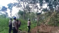 Polisi Bongkar Arena Sabung Ayam di Singosari