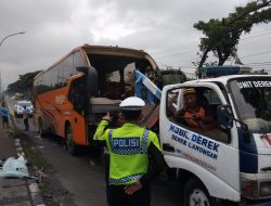 Bus Rute Bali–Bojonegoro Tabrak Truk di Pucuk Lamongan, Sopir dan Kondektur Luka