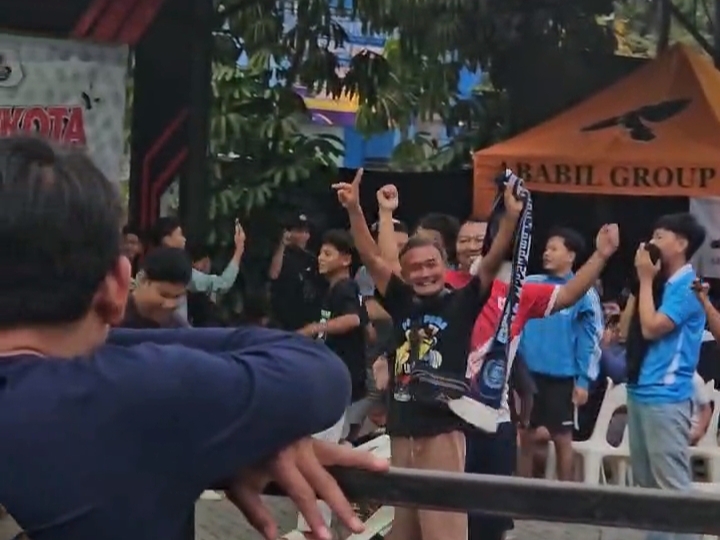 Nobar Persela di Lamongan Pecah, Gol Titan Agung di Menit Akhir Amankan Satu Poin