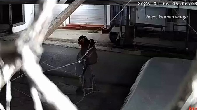 Penjambretan di Pasar Baru Pujon Lor Tertangkap Kamera CCTV, Polisi Telusuri Identitas Pelaku