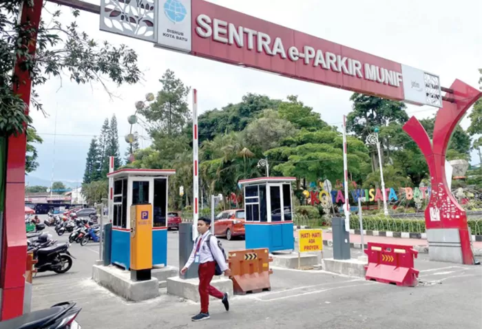 Diduga Kena Getok Tarif Parkir, Wisatawan Keluhkan Biaya Parkir di Alun-Alun Kota Batu