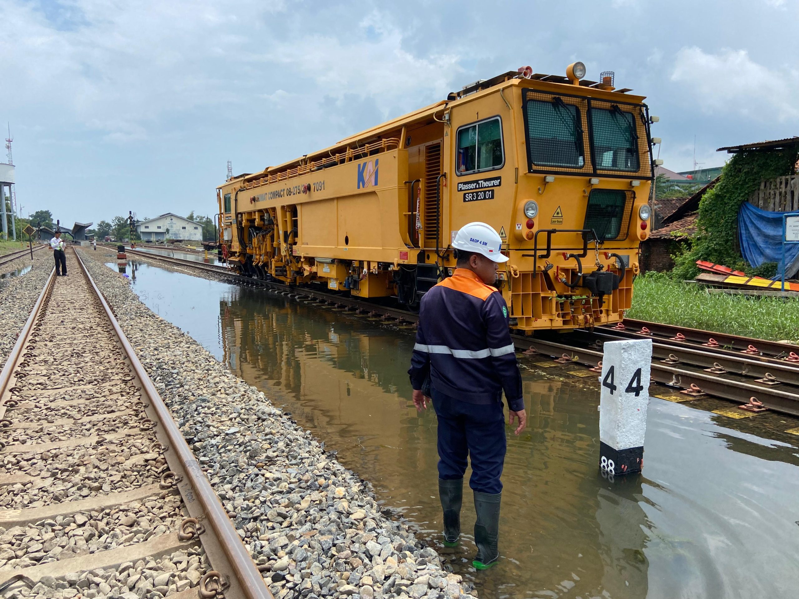 Lintas Utara Kembali Dibuka Terbatas Pascabanjir Pekalongan, Operasional KA Daop 8 Surabaya Mulai Pulih