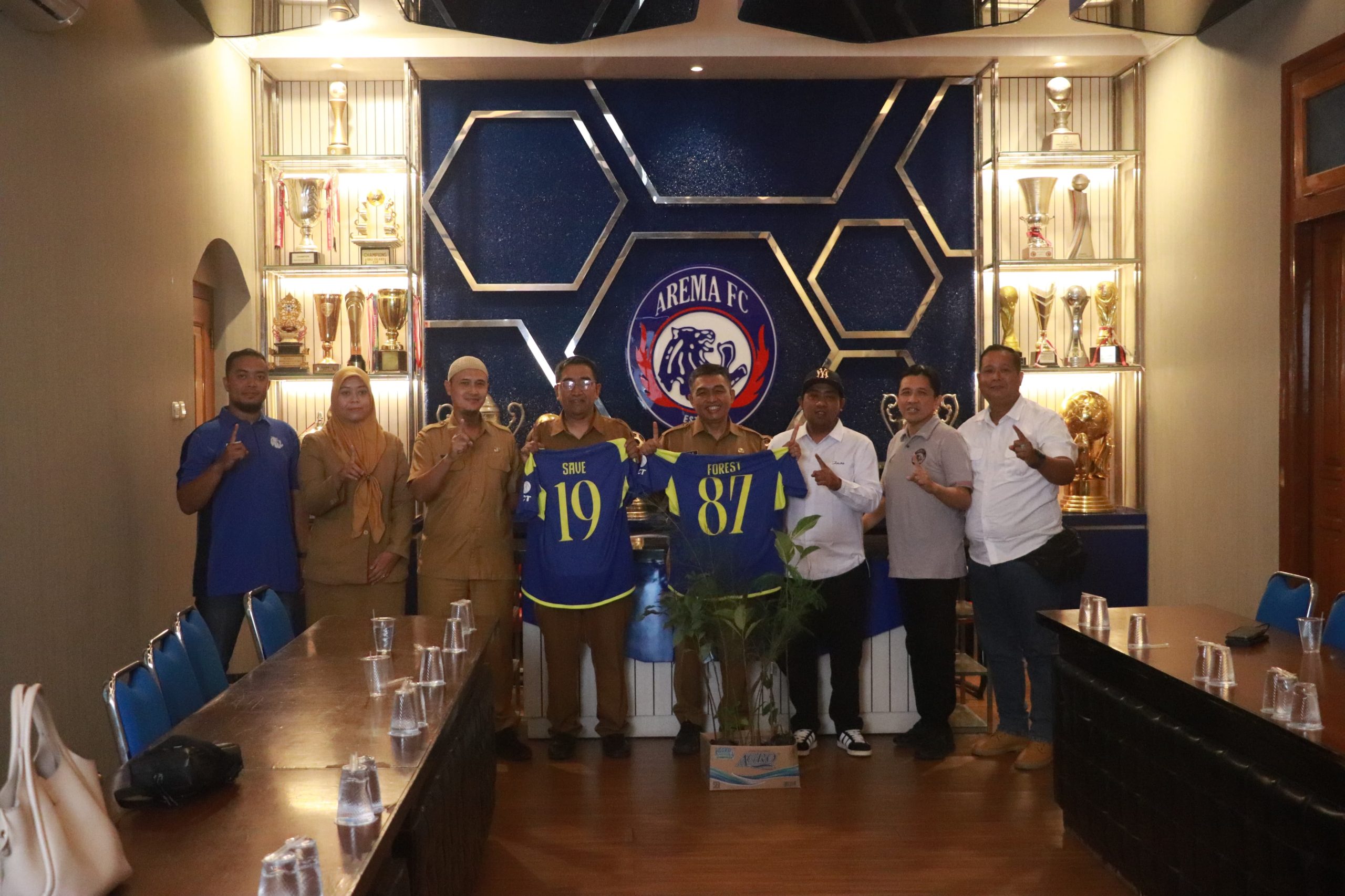 Gerakan Lingkungan “Save Forest 1987” Diluncurkan, Arema FC dan Aremania Gandeng Bakorwil III Malang