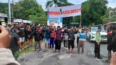 Warga Sekitar Bendungan Lahor Gelar Aksi, Desak PT Jasa Tirta I Bebaskan Akses Masuk