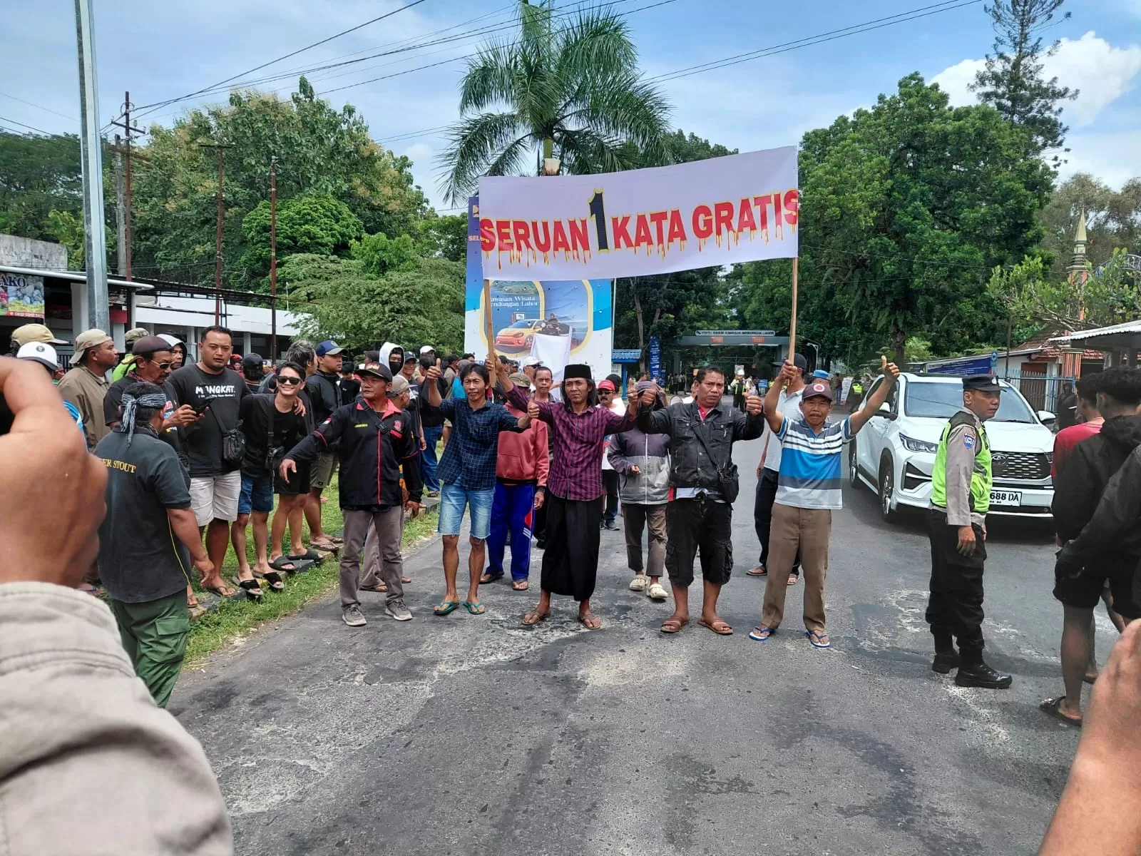 Warga Sekitar Bendungan Lahor Gelar Aksi, Desak PT Jasa Tirta I Bebaskan Akses Masuk
