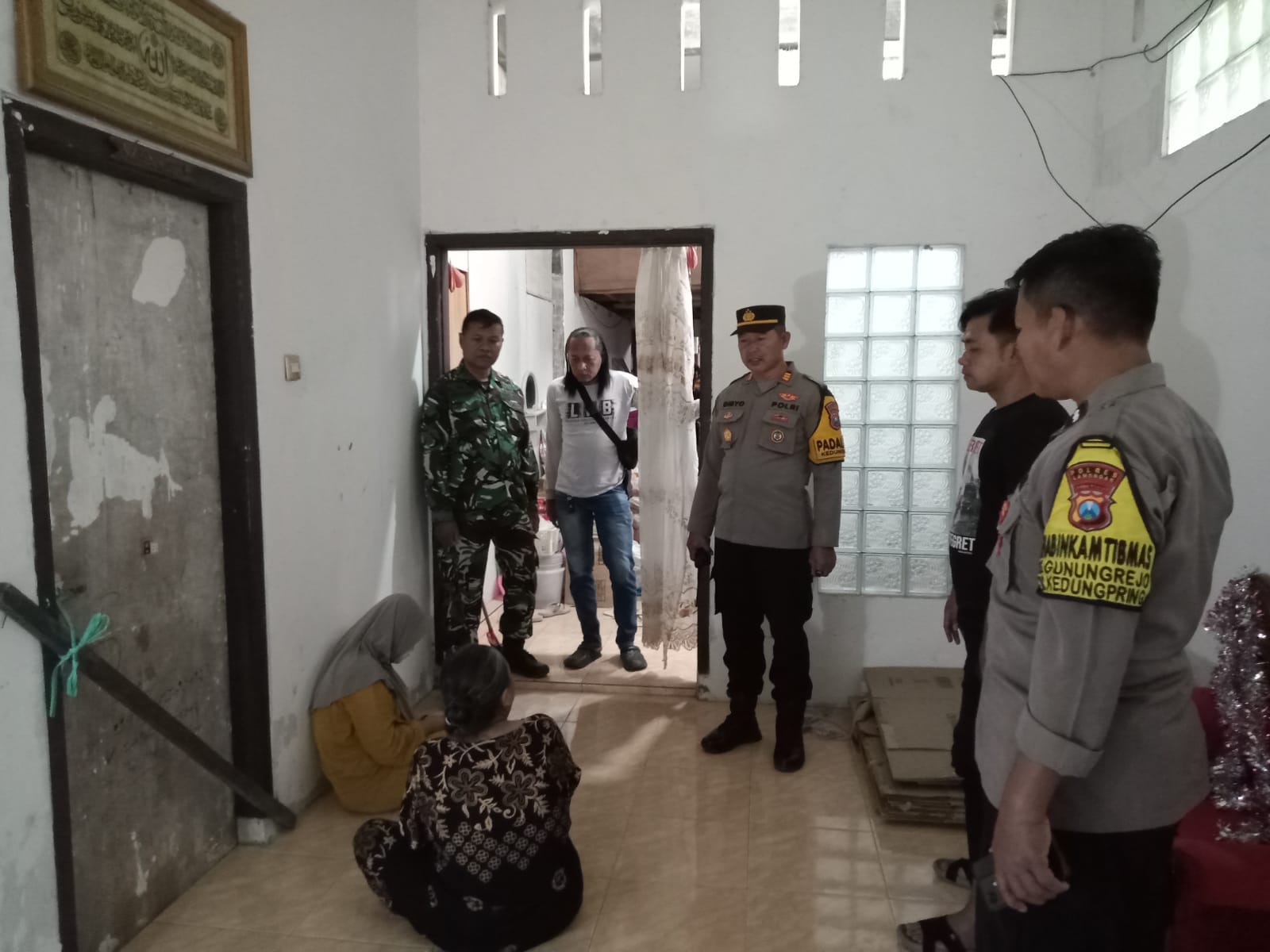 Beraksi Bak Ninja, Pencuri di Kedungpring Lamongan Bobol Toko Telon Linda, Ratusan Slop Rokok Raib