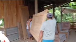 Penjualan Lesu Dua Bulan Terakhir, Perajin Mebel Puhrubuh Tetap Bertahan di Tengah Tekanan Pasar