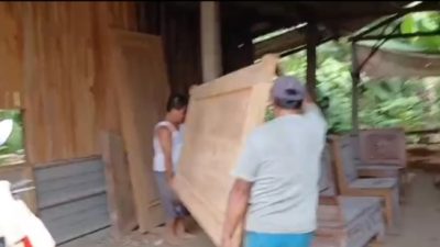 Penjualan Lesu Dua Bulan Terakhir, Perajin Mebel Puhrubuh Tetap Bertahan di Tengah Tekanan Pasar