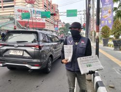 Bertahan di Tengah Gempuran Digital, Ayik Sulaiman, Loper Koran dari Pojok Kota Kediri Bertekat Tak Akan Menyerah