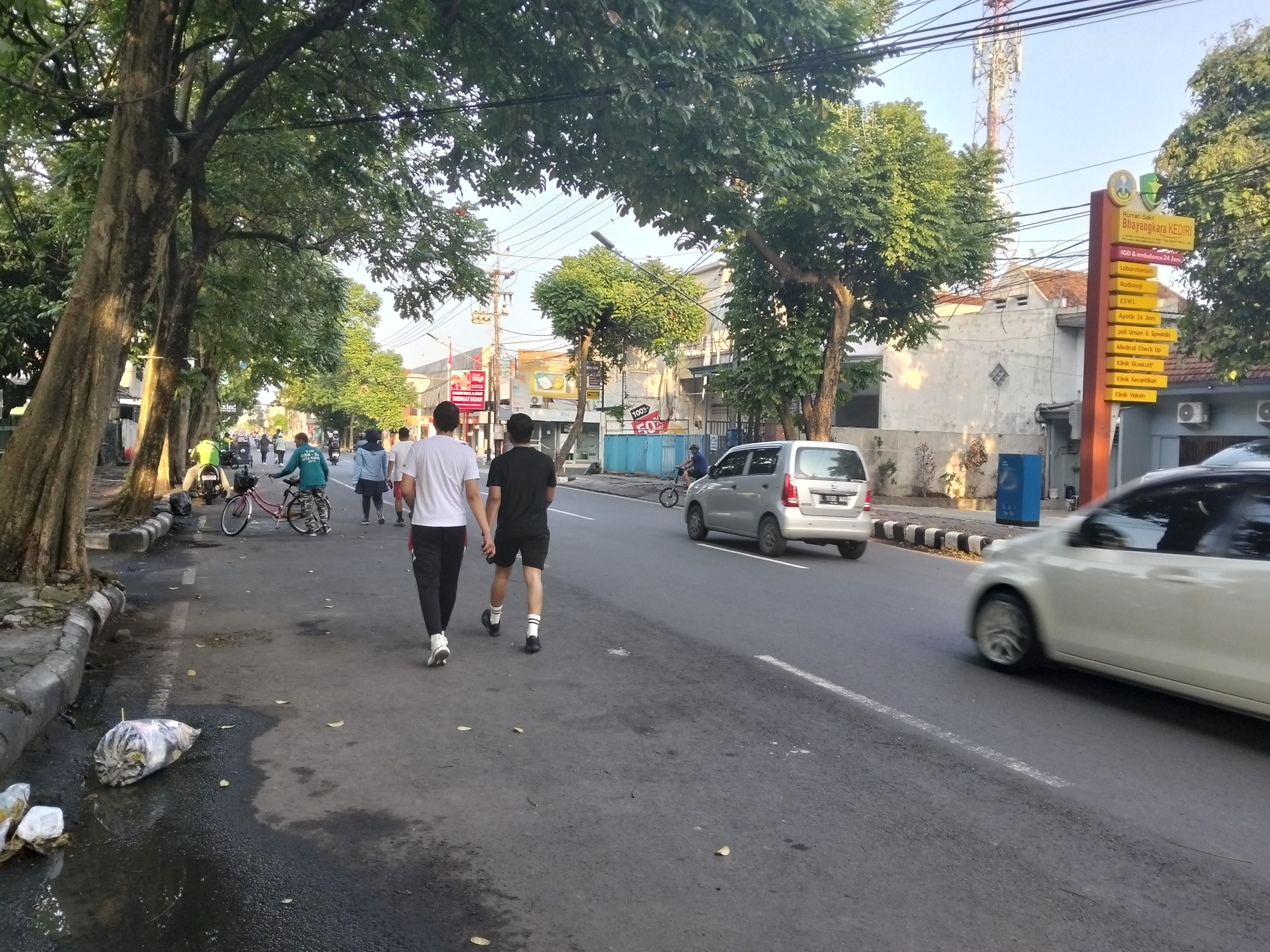  Warga Kediri Manfaatkan Liburan untuk Berolahraga di Pusat Kota