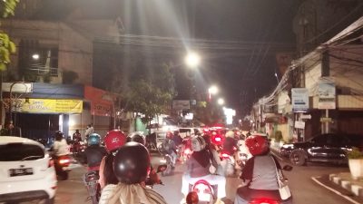 Jalan Dhoho Dipadati Wisatawan, Libur Panjang Isra Mi’raj Dongkrak Aktivitas Ekonomi Kota Kediri