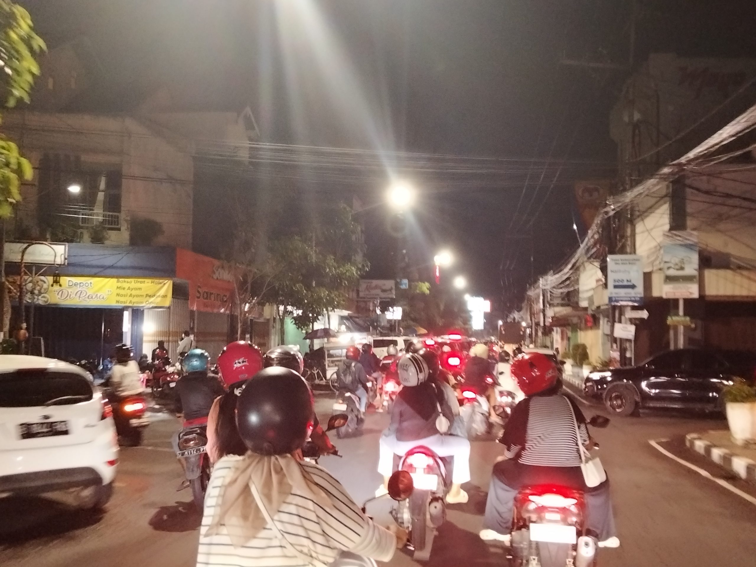 Jalan Dhoho Dipadati Wisatawan, Libur Panjang Isra Mi’raj Dongkrak Aktivitas Ekonomi Kota Kediri