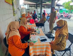 Layanan Posyandu ILP Kelengkeng Kelurahan Kaliombo, Lansia dan Balita Mendapat Pemeriksaan Kesehatan