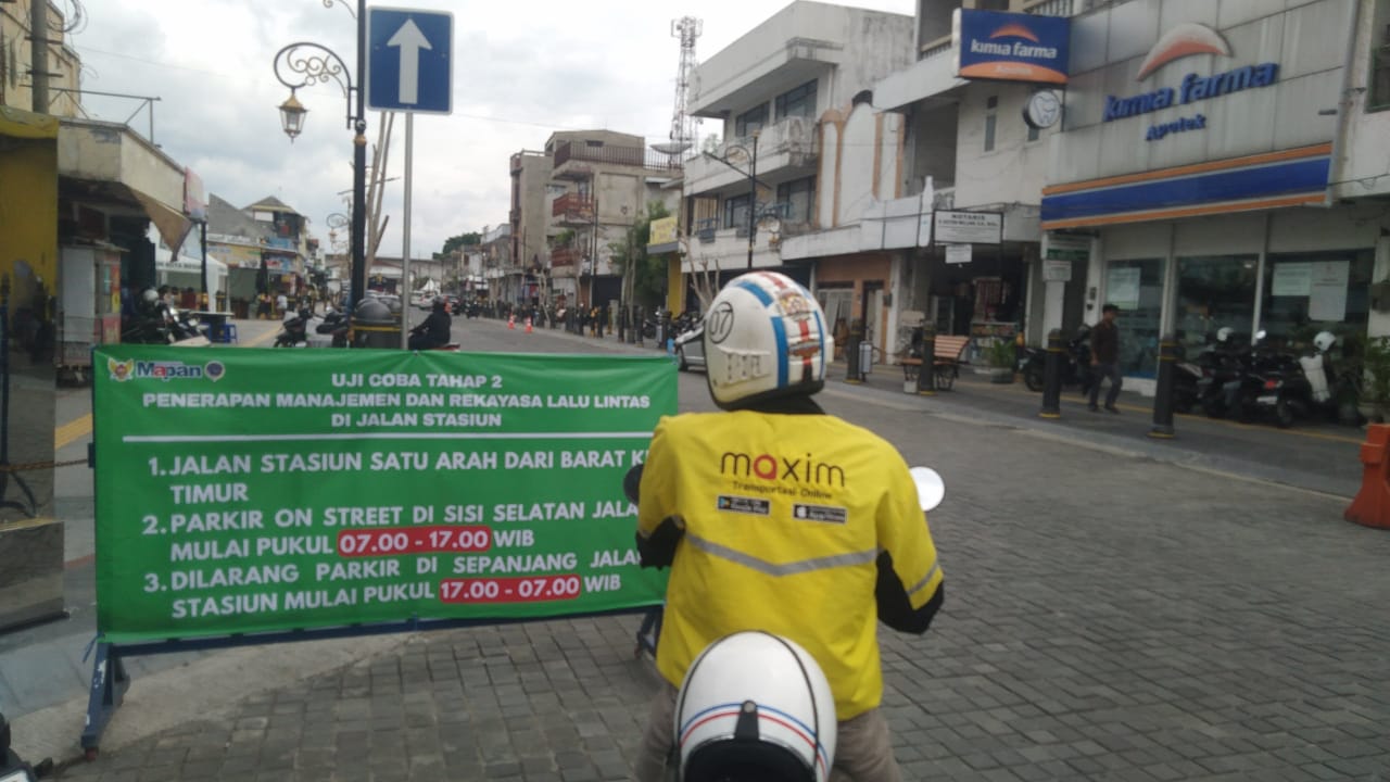 Dishub Kota Kediri Lanjutkan Uji Coba Tahap II Rekayasa Lalu Lintas Jalan Stasiun, Atur Jam Parkir