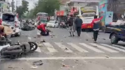 Kecelakaan Beruntun di Perempatan Muning Mojoroto, Saksi Mata Sebut Bus Harapan Jaya Menyasak Sejumlah Kendaraan 