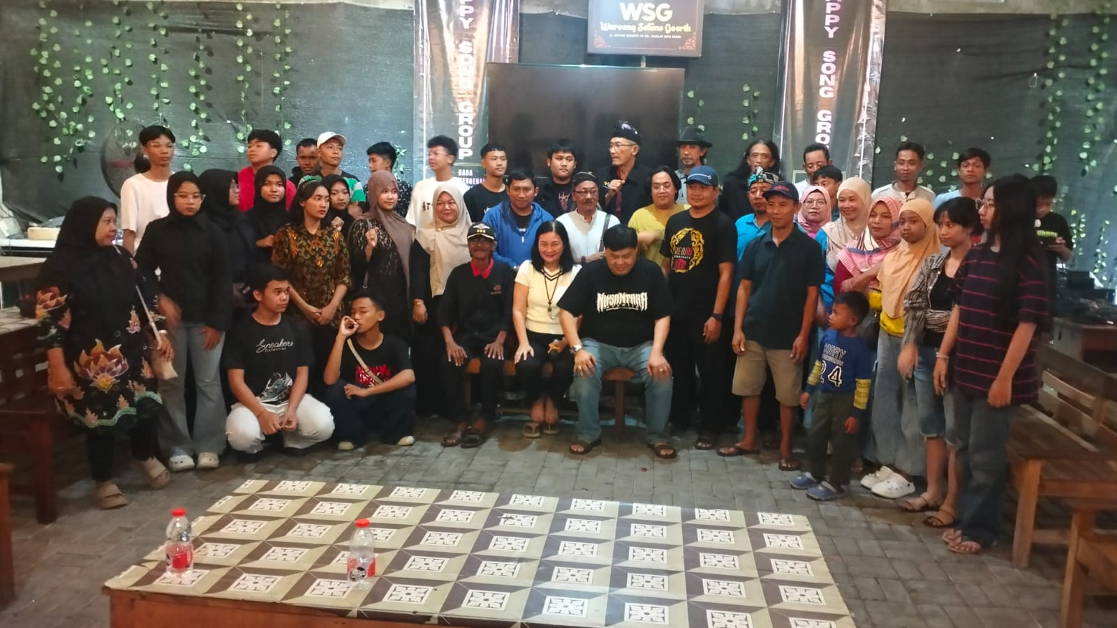 Sarasehan Seniman di Rumah Budaya Pakelan, Mbah Suwari Ceritakan Asal-usul Patung Macan Putih Viral