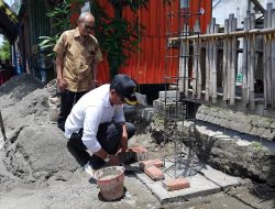 Warga RW 07 Kelurahan Kaliombo Kota Kediri Gotong Royong Bangun Gapura Lingkungan, Ini Infonya