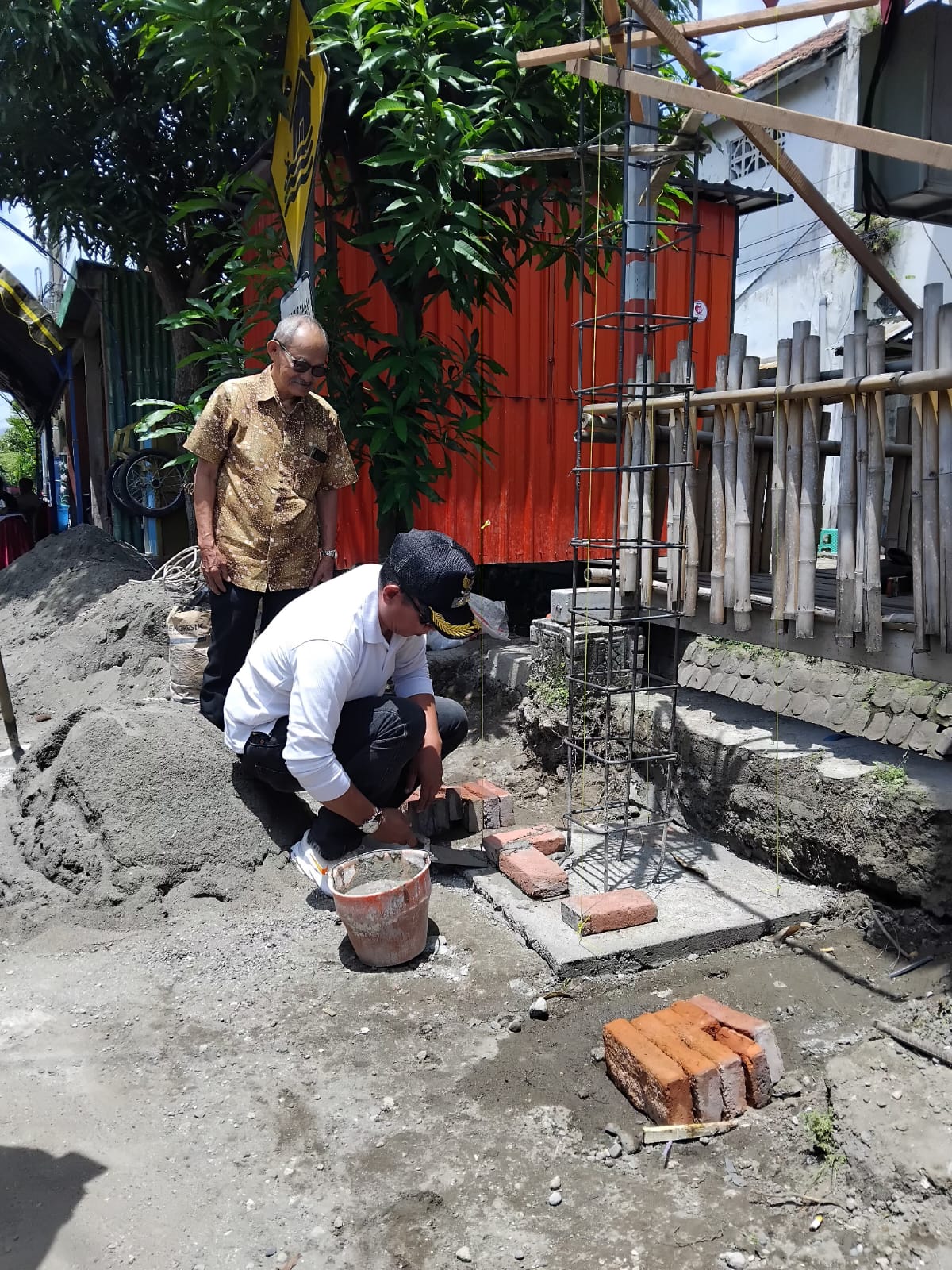 , sebagai simbol sinergi antara masyarakat dan unsur tiga pilar kelurahan dalam menciptakan lingkungan yang tertata, rapi, dan memiliki identitas.
