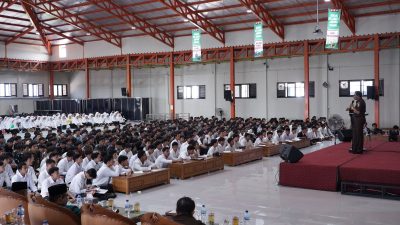 Sebanyak 1.066 santri Pondok Pesantren Al Ubaidah, Kertosono, Kabupaten Nganjuk, mendapat