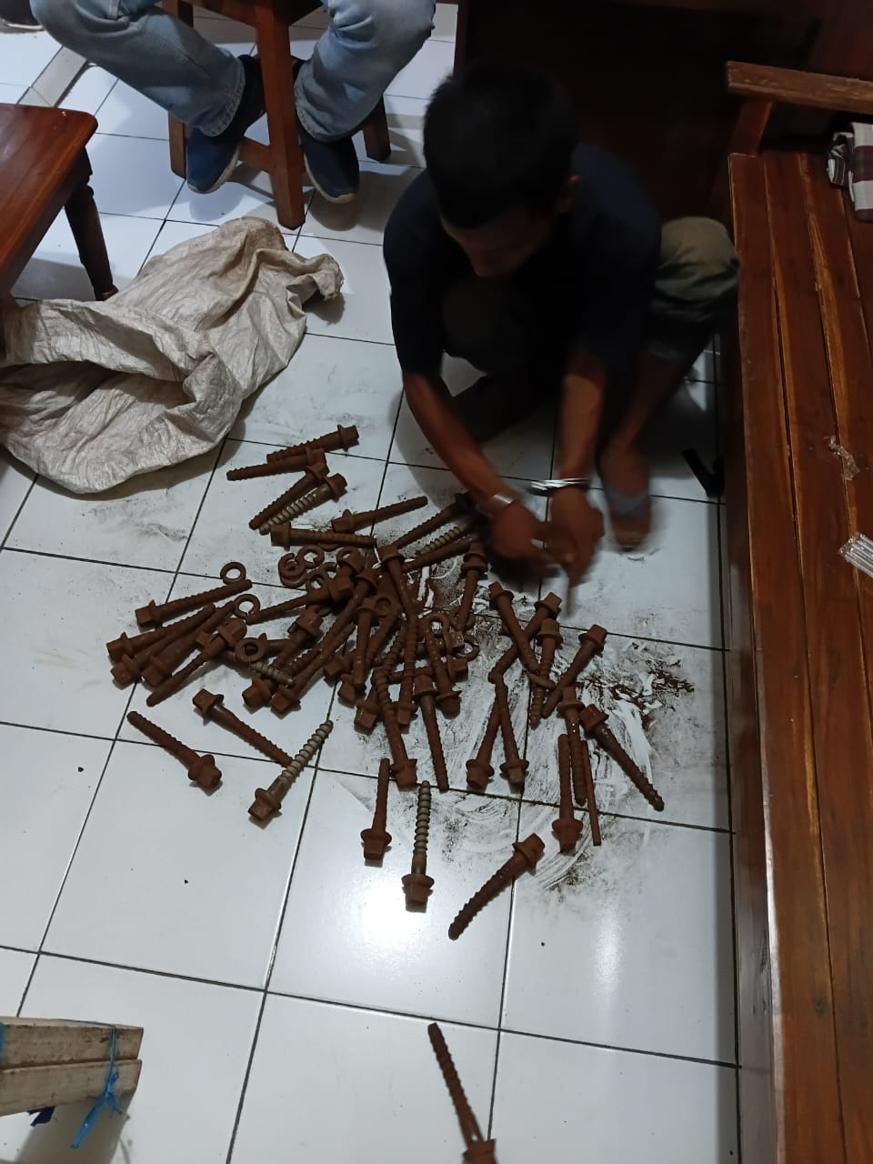 Identitas Pencuri Baut Rel Kereta Terungkap, Pendatang Asal Kalimantan Ditangkap, Satu Pelaku Masih Buron