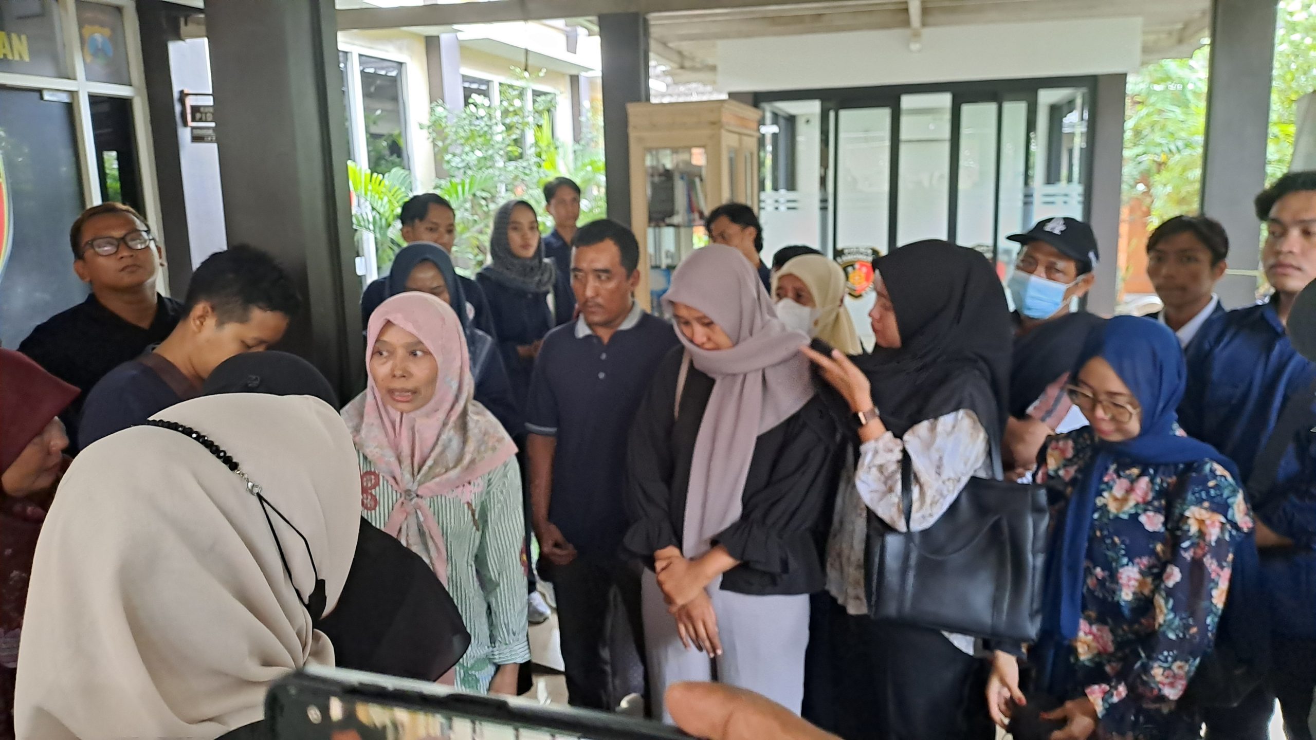 Mediasi Buntu, Puluhan Ibu Rumah Tangga di Lamongan Laporkan Koperasi KJBKN atas Dugaan Penipuan Rp5 Miliar