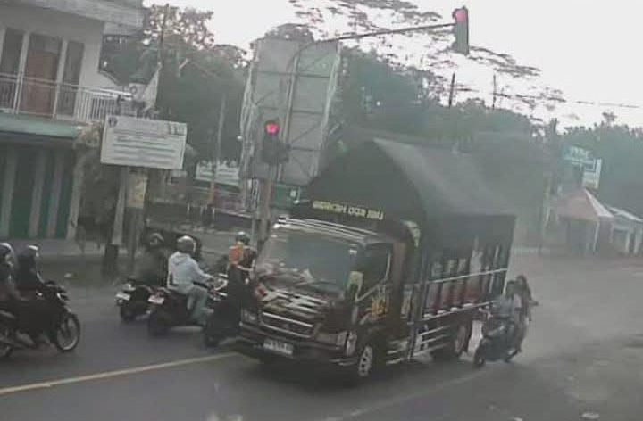 Serempet Pengendara Motor, Sopir Truk Kabur dan Ditangkap Saat Menjenguk Korban di Rumah Sakit