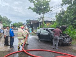 Diduga Korsleting Listrik, Mobil Captiva Terbakar di Sanankulon