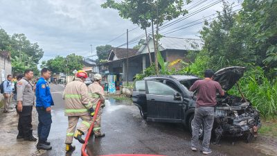 Diduga Korsleting Listrik, Mobil Captiva Terbakar di Sanankulon