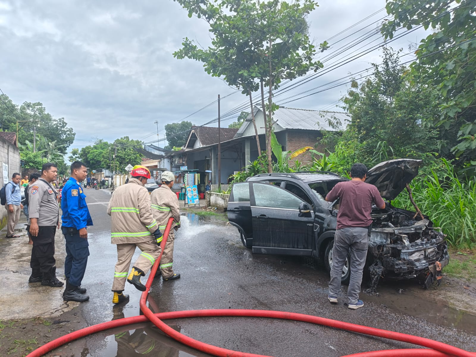 Diduga Korsleting Listrik, Mobil Captiva Terbakar di Sanankulon