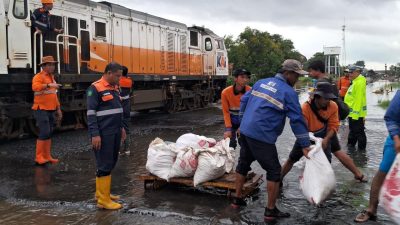 Imbas Banjir Pekalongan, Sejumlah Perjalanan Kereta Api di Stasiun Blitar Dibatalkan