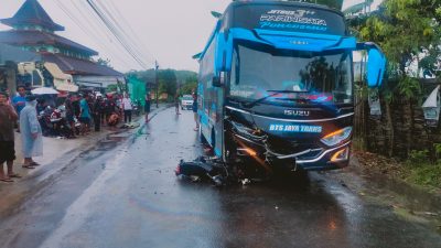 Suka Touring, Pengendara F1ZR Tewas Setelah Bertabrakan dengan Bus Pariwisata